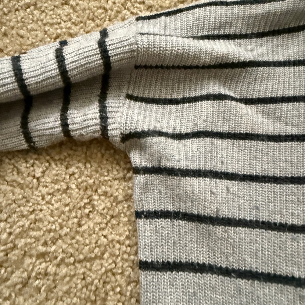 Madewell Turtleneck - Picture 4 of 8